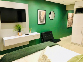 Modern Apartment in Mouille Point with Green Point Park Access